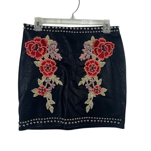 Romeo + Juliet Couture Black Vegan Leather Floral Embroidery Studded Mini Skirt - Picture 1 of 10